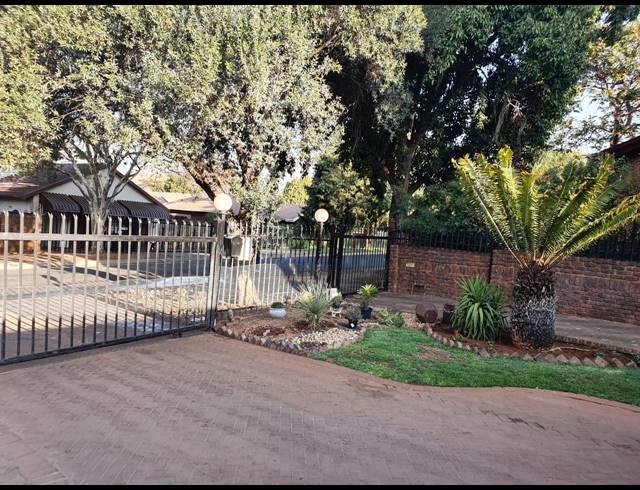 4 BEDROOM HOUSE SOLD IN THERESAPARK